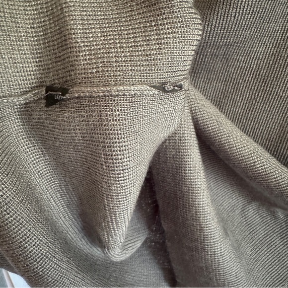 Prada - Picture 4 of 8